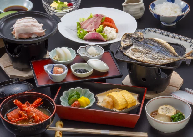 下田の食材がならぶ優しい朝食